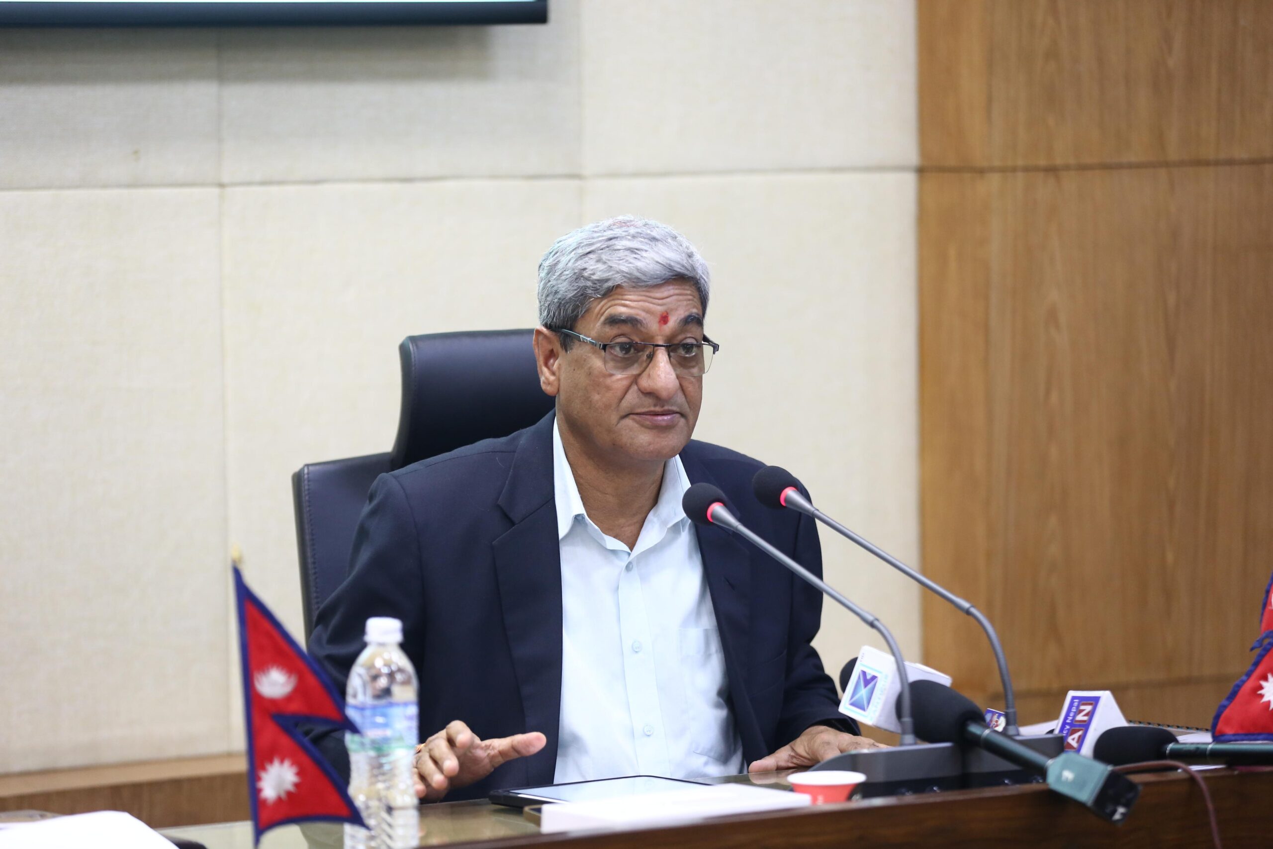 गृहमन्त्री लेखकले दिए राजीनामा