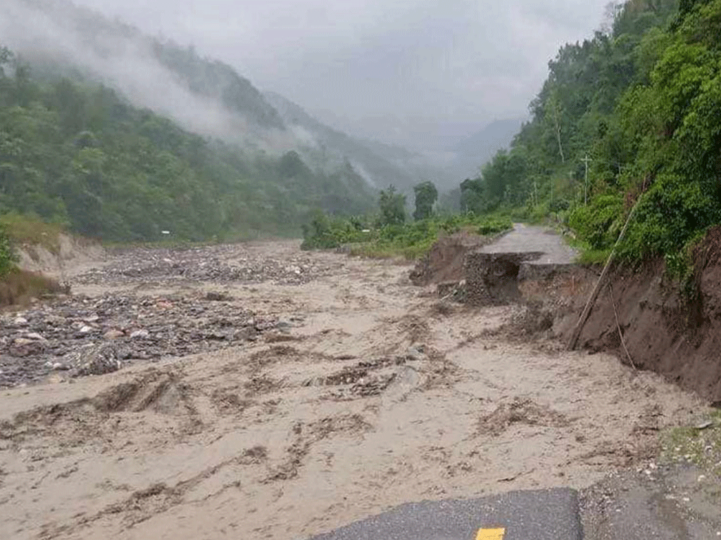 बाढी पहिरोका कारण ८ स्थानमा सडक पूर्ण रूपमा अवरुद्ध (सूचीसहित)