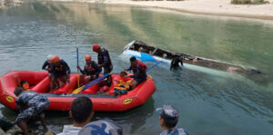 रामेछाप बस दुर्घटना अपडेट : मृतकको संख्या १२ पुग्यो, ७ जनालाई काठमाडौँ ल्याइयो