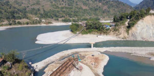 दशकअघि शिलान्यास गरेको पुलको निर्माण सकिएन, स्ल्याब ढलान सुरु