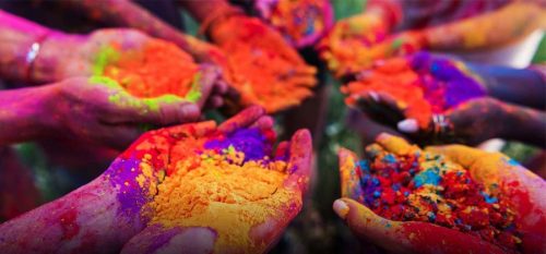 उपत्यकासहित पहाडमा हर्षोल्लासका साथ होली मनाइँदै, आज सार्वजनिक बिदा