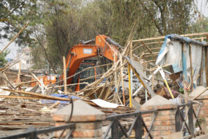 थापाथली स्थित सुकुमवासी बस्तीमा चल्यो डोजर