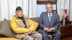 केपी ओली र प्रचण्डबीच अस्पतालमै भेटवार्ता, के भयो कुराकानी ?