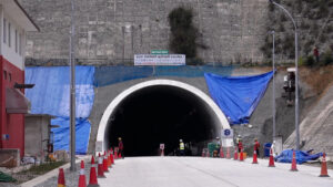 नागढुंगा सुरुङमार्गमा गुड्ने सवारीको शुल्क तोकियो, अब कुन गाडीलाई कति ?